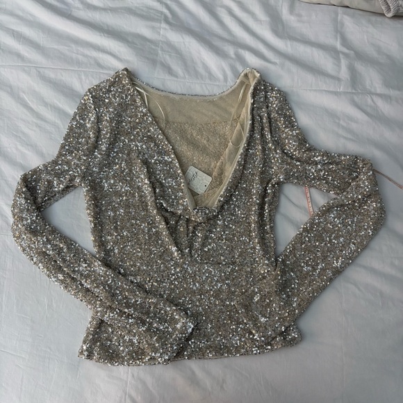 Free People Silver Sequin Backless blouse model leading the way long sleeve - Picture 6 of 9